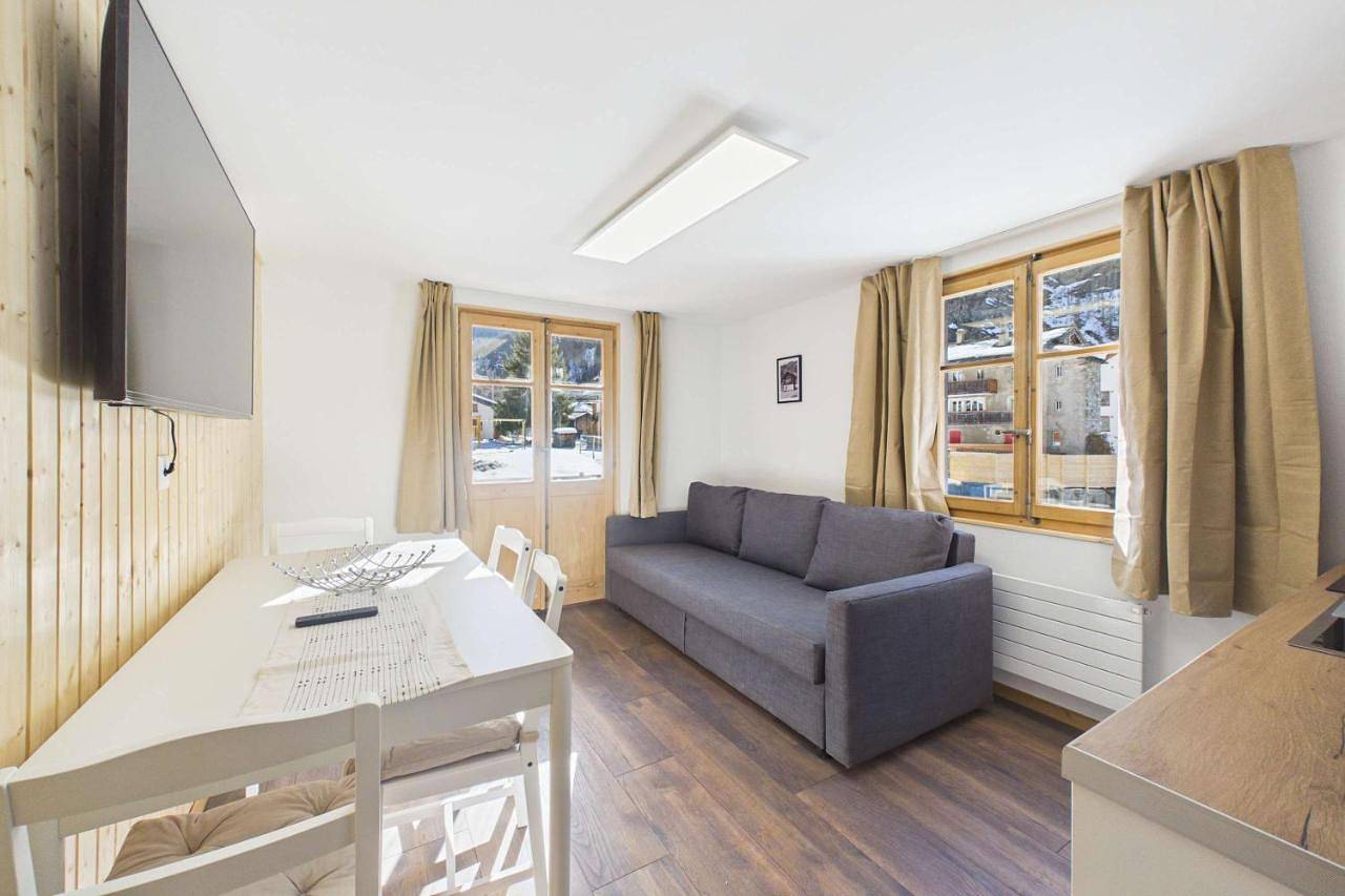 Ganze Wohnung, Spacious Alpine Family Apartment near Zermatt in Randa, Walliser Alpen