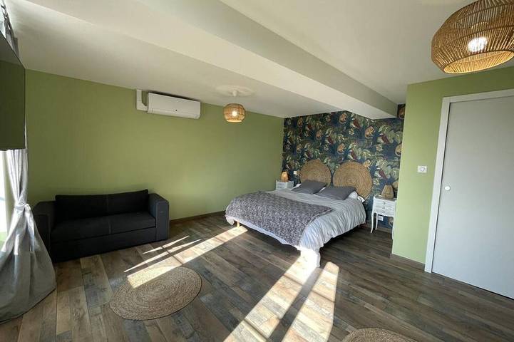 Gîte pour 4 personnes, avec terrasse ainsi que jardin et piscine dans Louchy-Montfand - 3