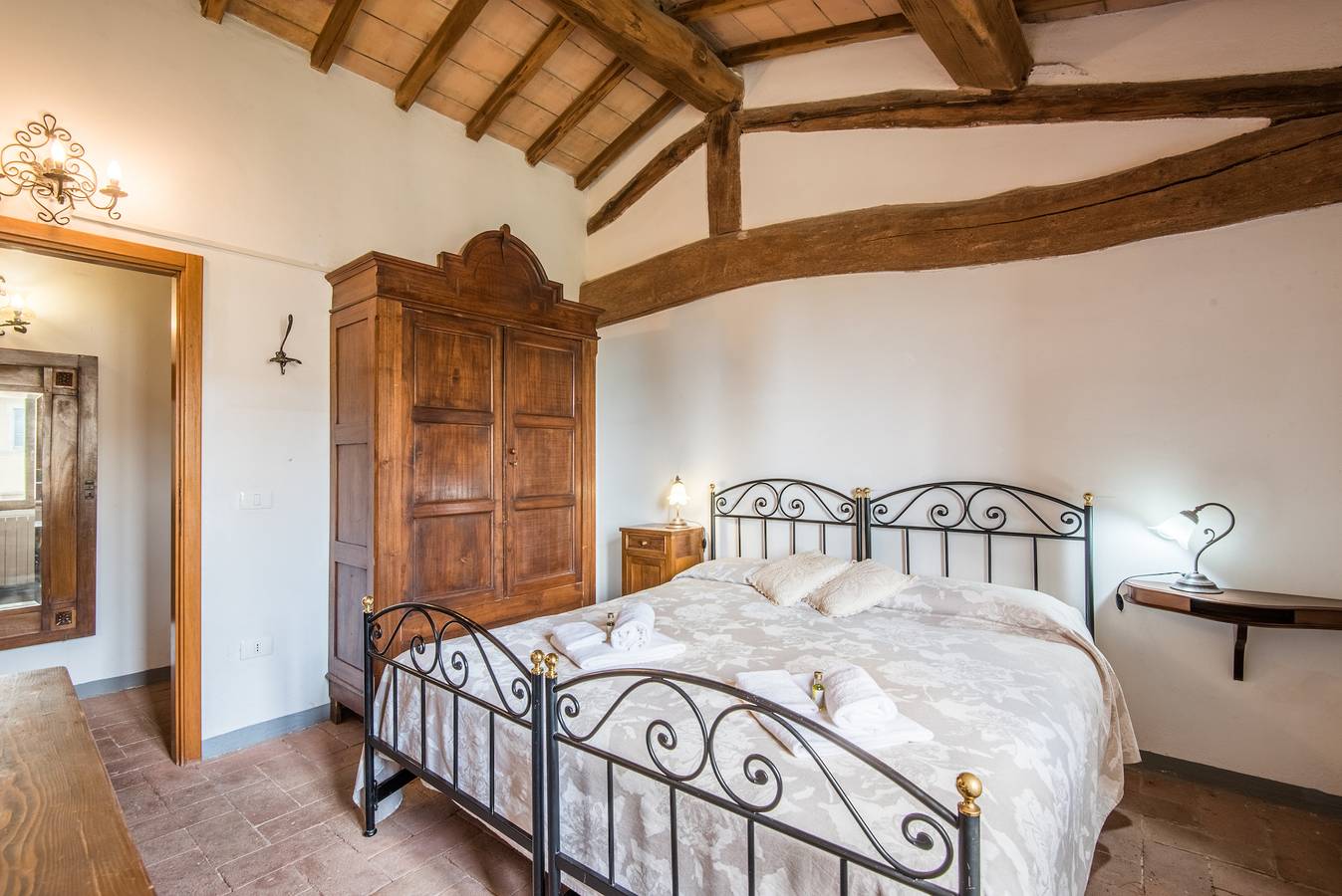 Holiday Home "Tinaia" with Shared Garden & Wi-Fi in Siena, Siena Province