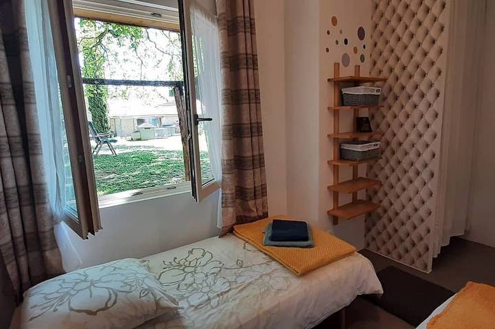 Location de vacances pour 4 personnes, avec piscine et jardin à Pressignac-Vicq - 4