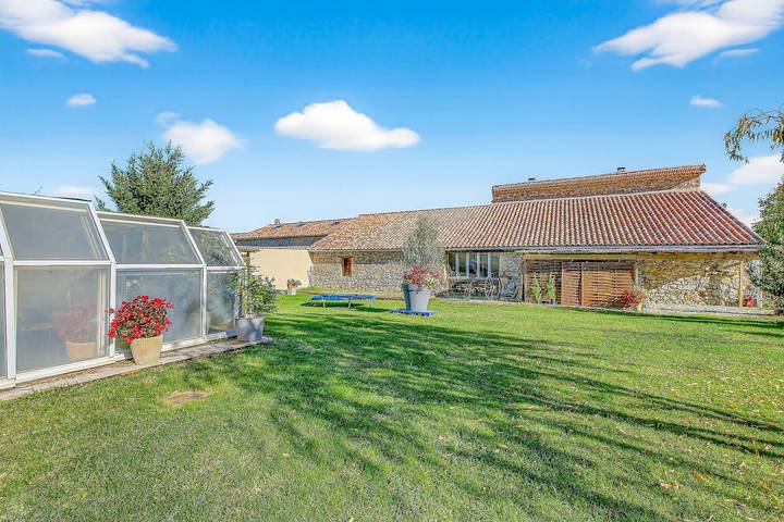 Gîte pour 4 personnes, avec jardin à Laragne-Montéglin
