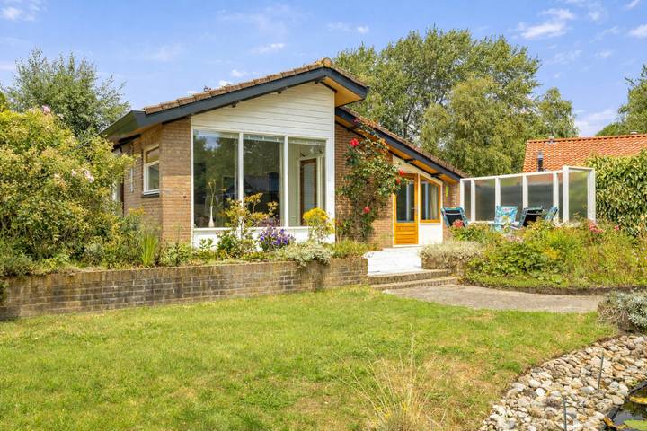 Bungalow voor 6 personen, met Terras en Tuin in Lauwersmeer