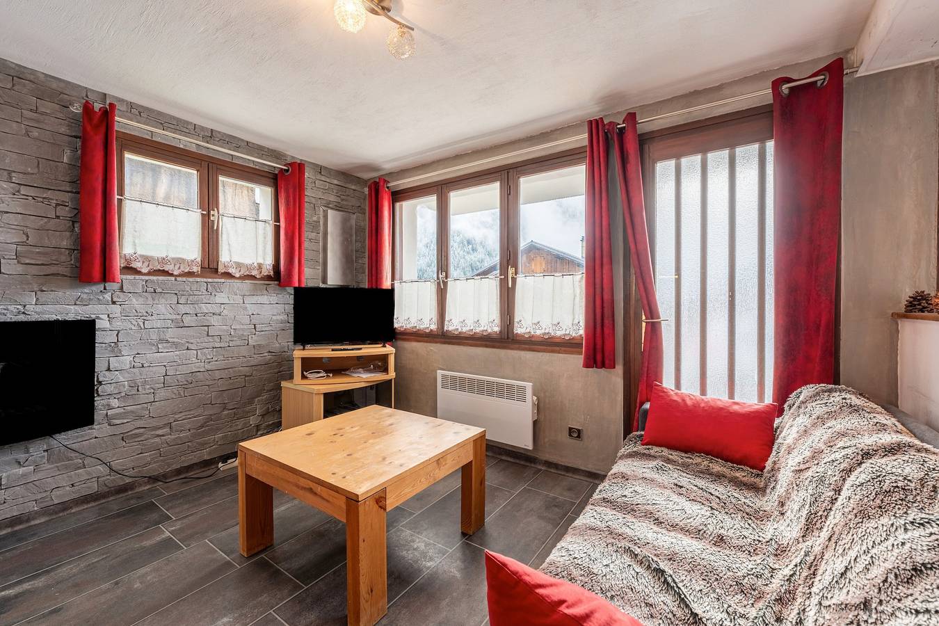 Appartement entier, Appartement "Chalet Le Chamois" avec vue sur la montagne, terrasse privée et Wi-Fi in Champagny-en-Vanoise, Parc National de la Vanoise