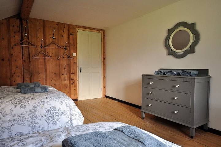 Ganze Wohnung, Große Wohnung für große Gruppen und Familien.  Schlafen 12.   Wunderschöne Aussicht. in Matten bei Interlaken, Thunersee