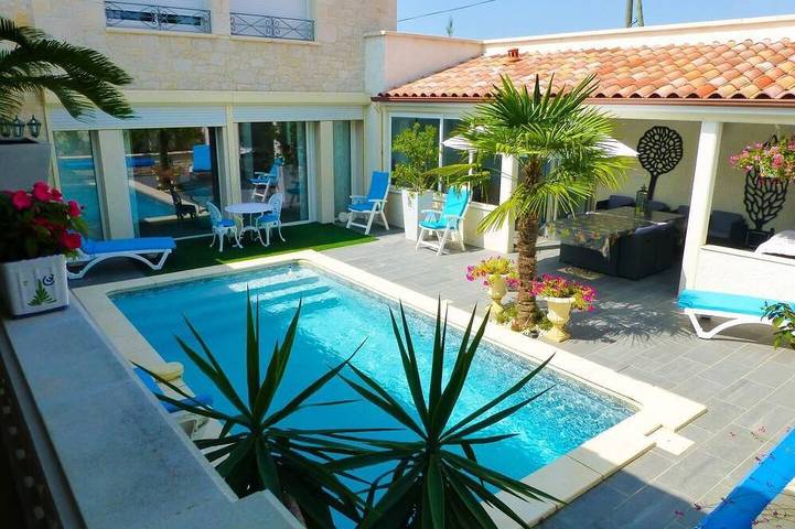 Location de vacances pour 6 personnes, avec jardin ainsi que terrasse et sauna à Saint-Vincent-Rive-d'Olt