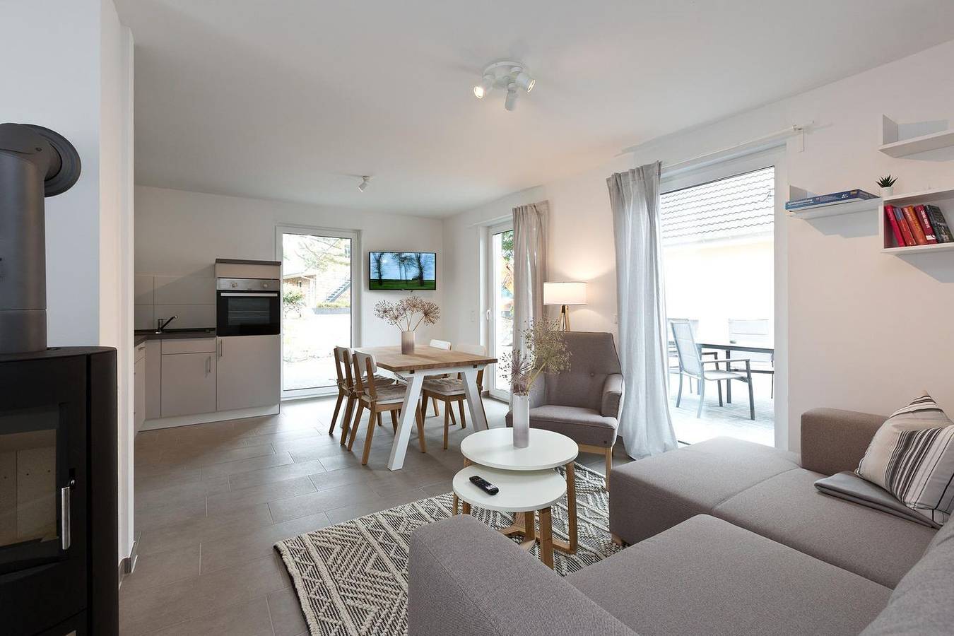 Ganze Wohnung, Komfortable Ferienwohnung mit Terrasse, Wlan und privatem Garten an der Müritz in Röbel, Müritz