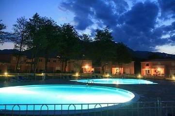 Gîte pour 4 personnes, avec vue ainsi que piscine et balcon à Santa-Maria-Poggio