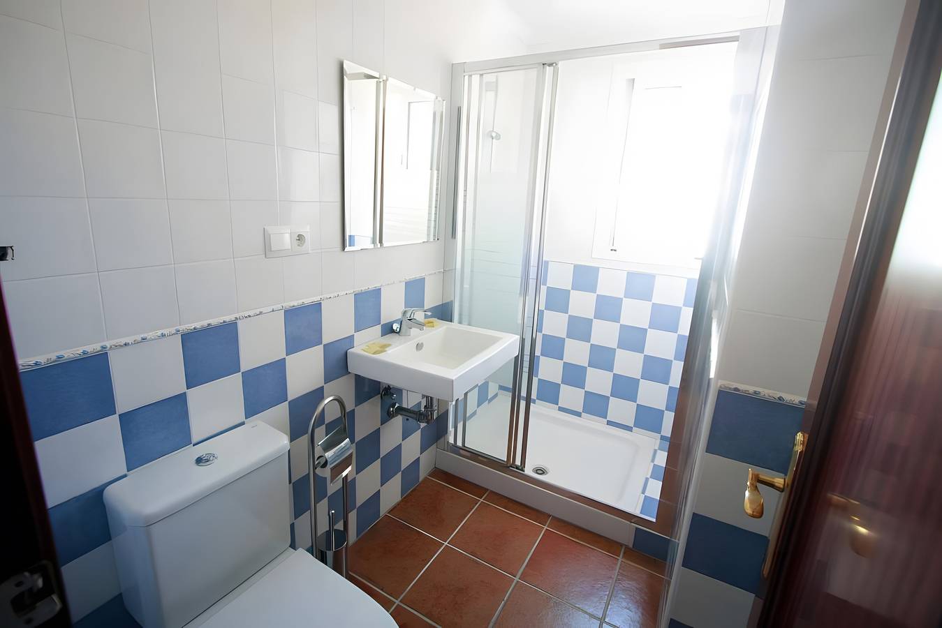 Entire studio, Studio '2B Studio with Balcony for 2 Guests' with Shared Pool, Wi-Fi and Air Conditioning in Nerja Centre, Nerja