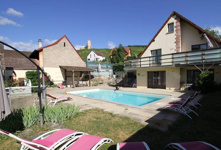 Gîte pour 4 personnes, avec Jacuzzi et Terrasse ainsi que Jardin et Piscine à Katzenthal