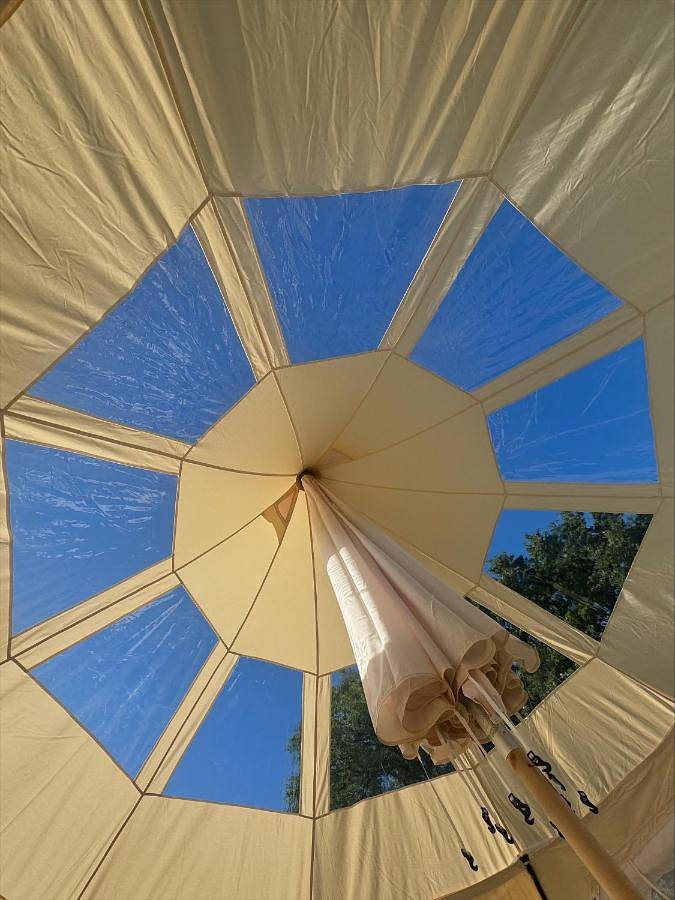 Gîte pour 2 personnes, avec Terrasse ainsi que Jardin et Vue à Saint-Pardoux-Corbier - 3