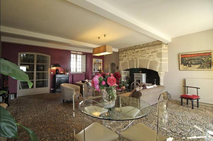 Location de vacances pour 2 personnes, avec jardin et piscine ainsi que terrasse et vue à La Porcherie - 3