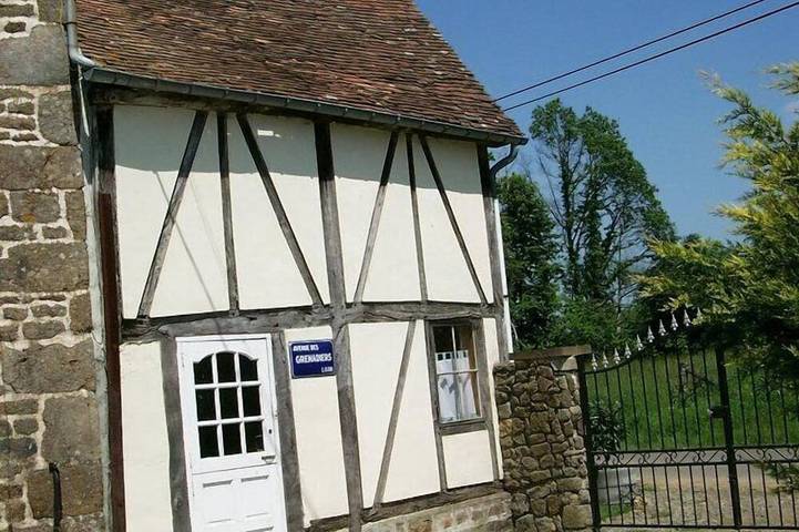 Gîte pour 4 personnes, avec jardin ainsi que jacuzzi et terrasse, animaux acceptés à Mantilly