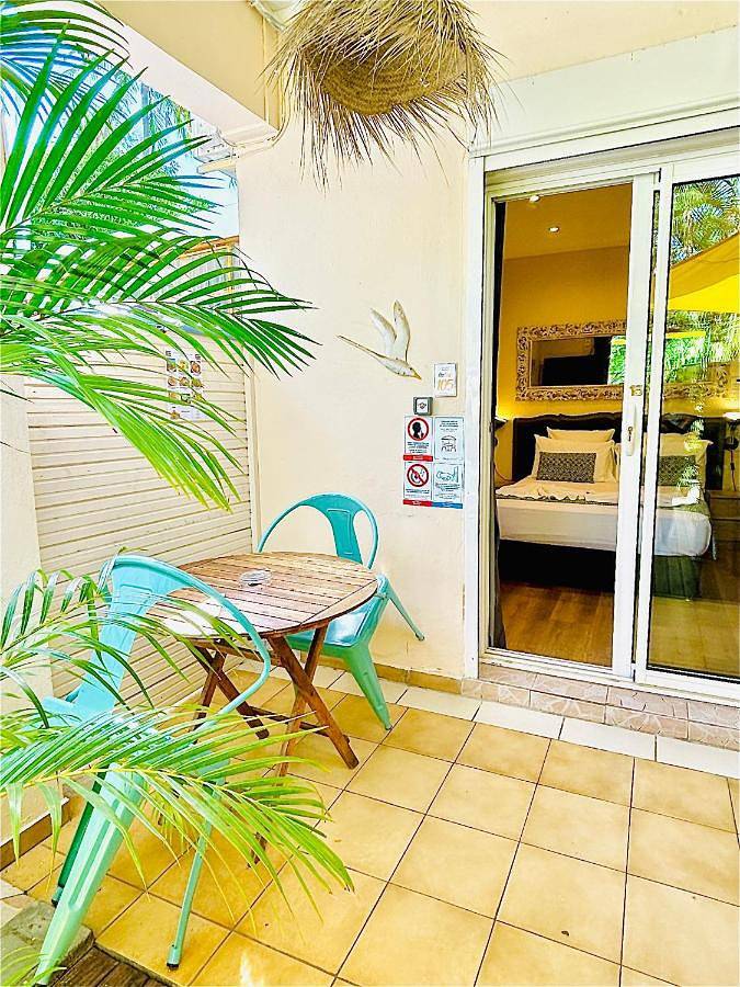 Hôtel pour 2 personnes, avec piscine ainsi que jardin et terrasse dans Plage de l'Hermitage - 4