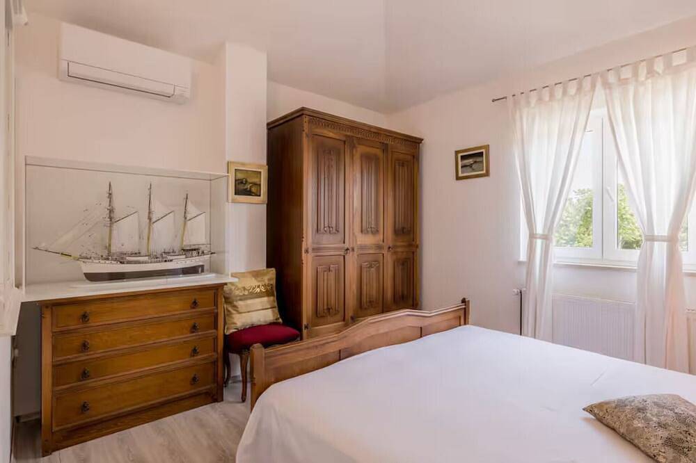 Four Bedroom Villa with Outdoor Pool in Makarska Riviera