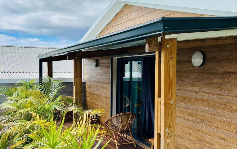 Gîte pour 4 personnes, avec piscine ainsi que vue et jardin dans Bois de Nèfles