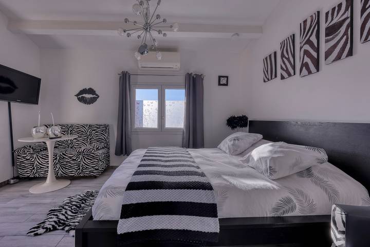 Gîte pour 2 personnes, avec piscine et jacuzzi ainsi que jardin et terrasse à Roquefort-la-Bédoule - 4