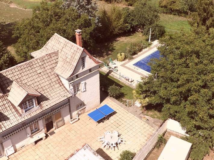 Gîte pour 8 personnes, avec jardin ainsi que terrasse et piscine à Savignac