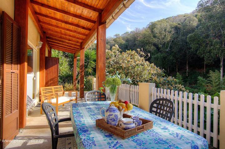 Gîte pour 3 personnes, avec Terrasse et Vue dans Sagone