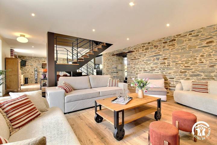 Gîte pour 14 personnes, avec Terrasse ainsi que Jardin et Vue à Glénac