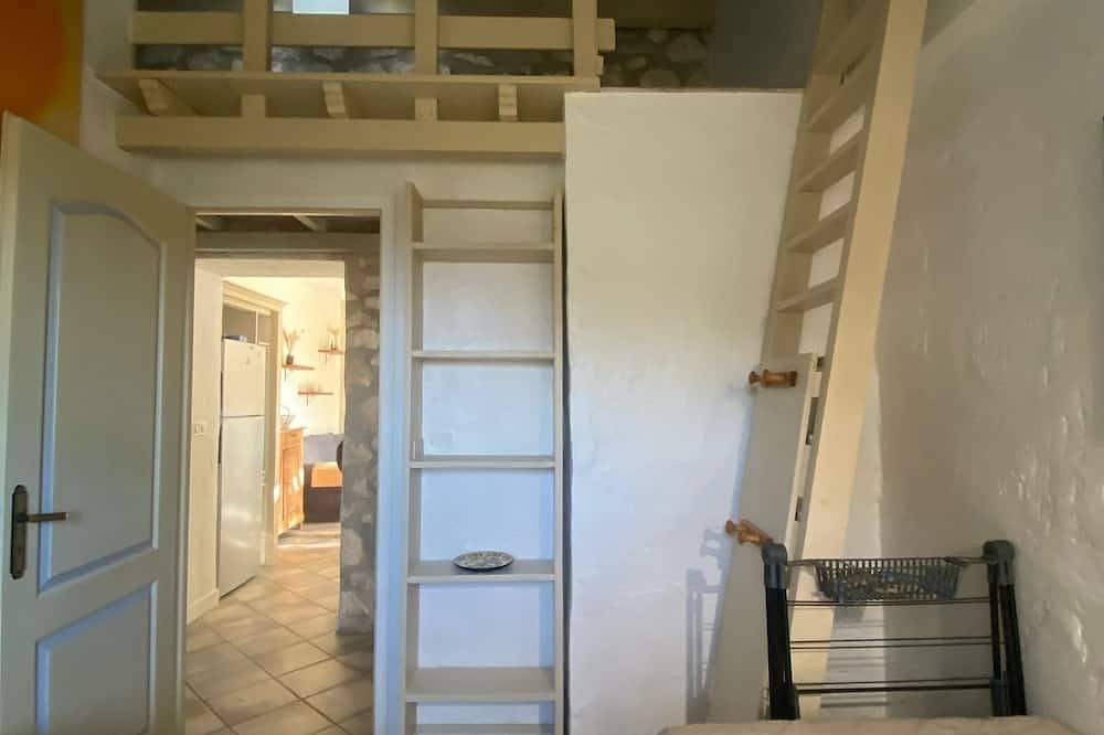 Gîte de vacances dans bastide en pierre. Au pied des Alpilles.<br> in Eygalières, Région d'Arles