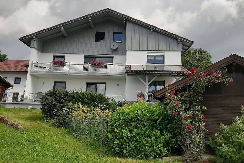 Ganze Wohnung, Gemütliche Ferienwohnung am Waldrand in Bad Griesbach, Bayerische Golf und Thermenland