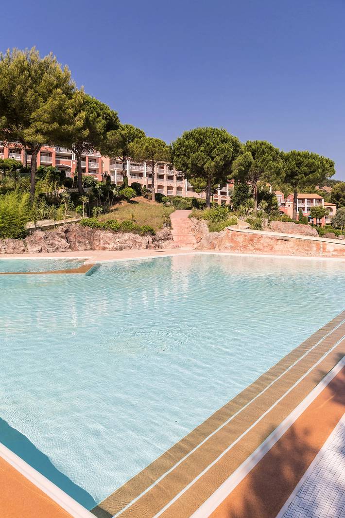 Appartement entier, Appartement Budget 1 chambre (4 personnes) in Le Dramont, Saint-Raphaël