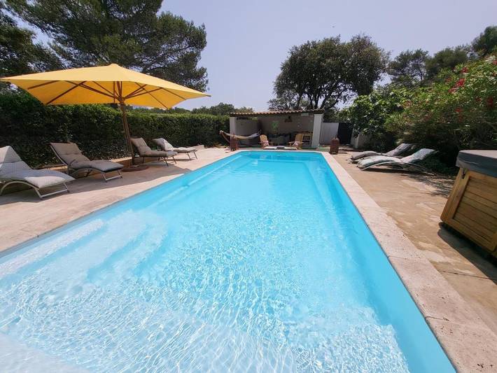 Gîte pour 2 personnes, avec Terrasse ainsi que Jardin et Piscine à Saint-Marc-Jaumegarde