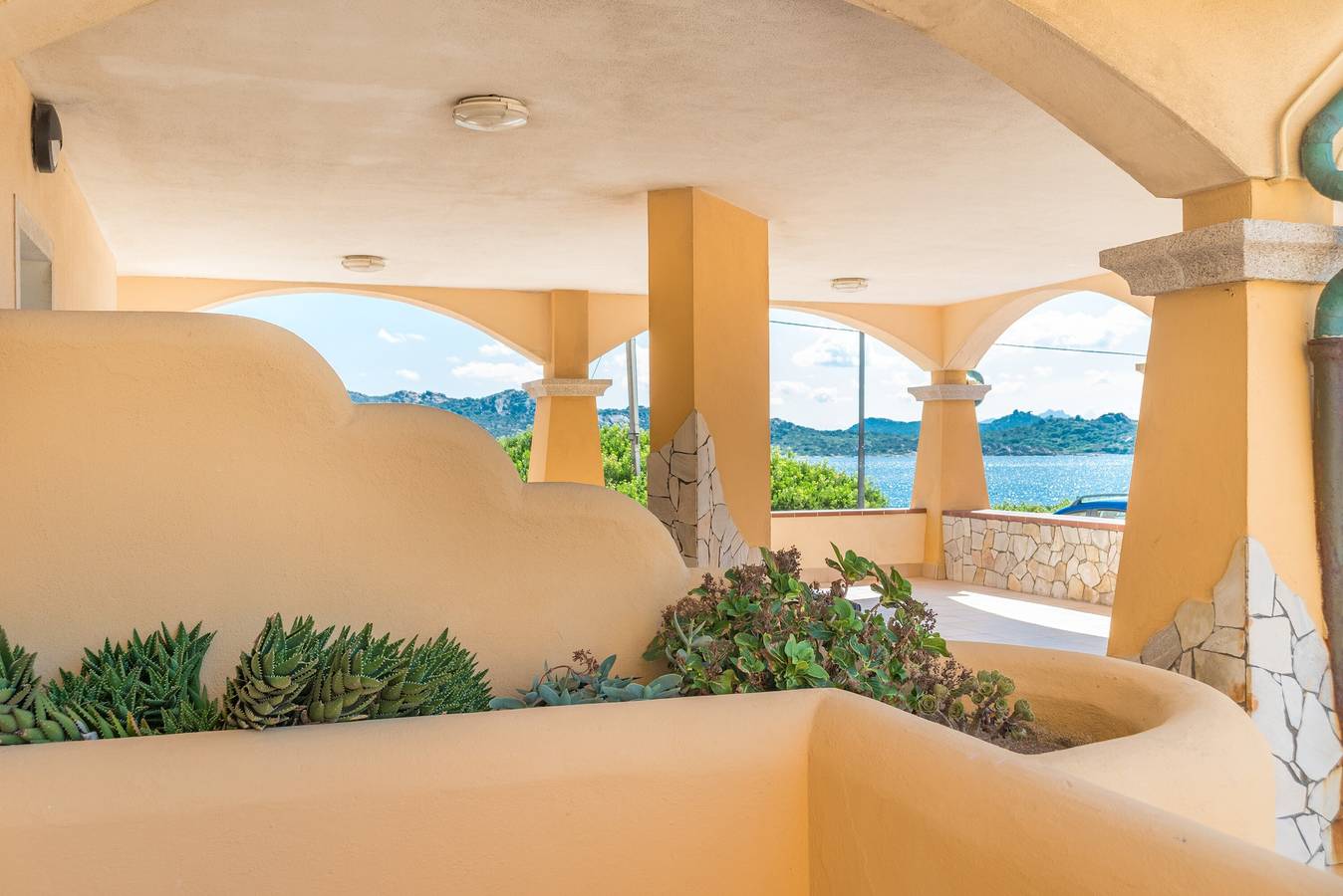 Appartement entier, Appartement Murena 1 avec vue mer, terrasse et climatisation in Parco Nazionale dell'Arcipelago di La Maddalena, La Maddalena