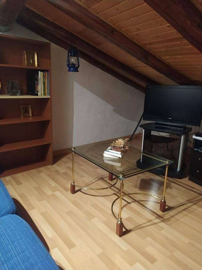 Three-Bedroom House in Sigüés, Pirineo Aragonés