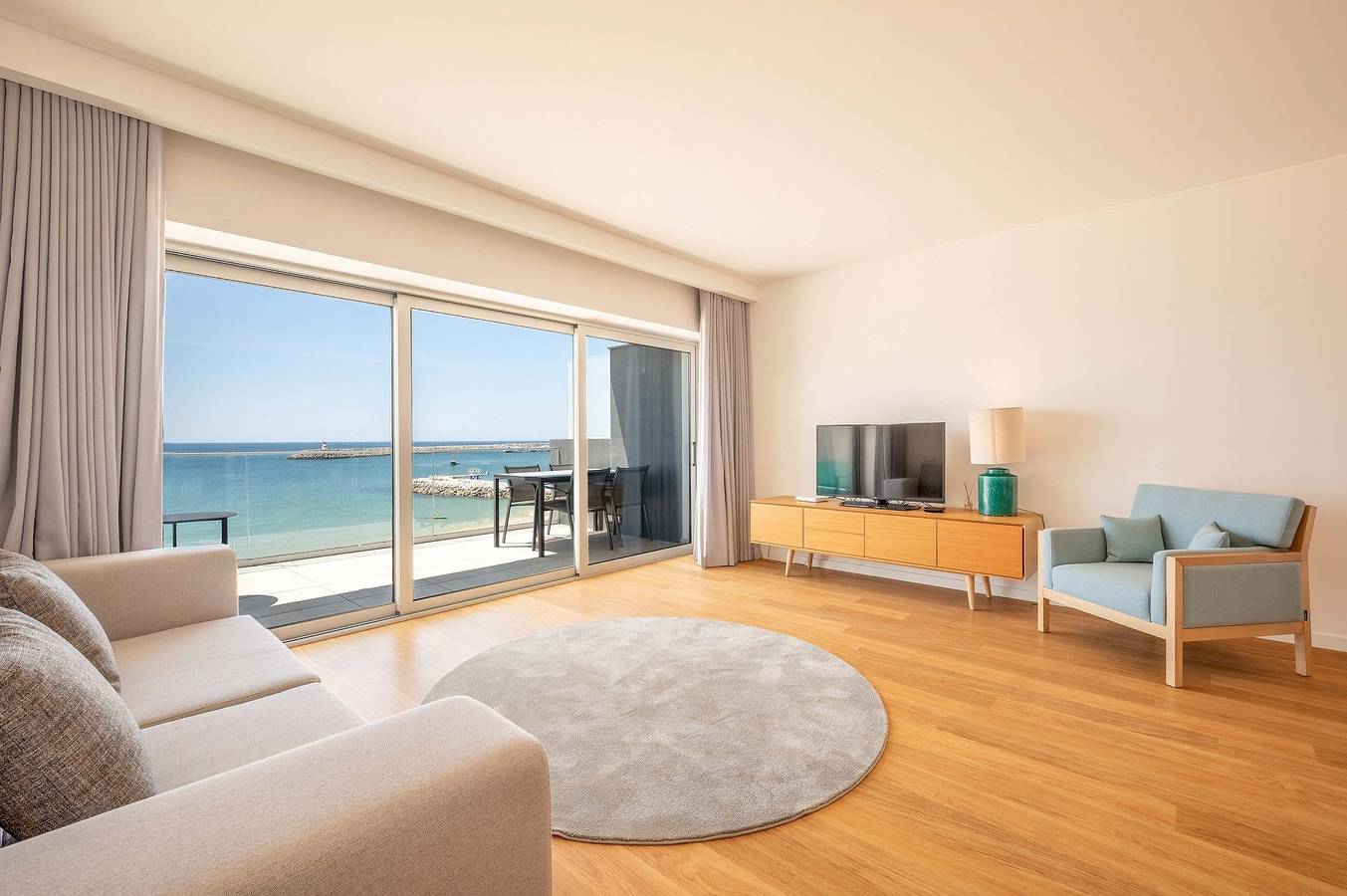 Ganze Wohnung, Ferienwohnung für 4 Personen mit Terrasse in Praia do Ouro, Sesimbra