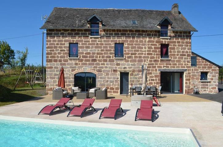 Gîte pour 8 personnes, avec Piscine à Saint-Cyr-la-Roche