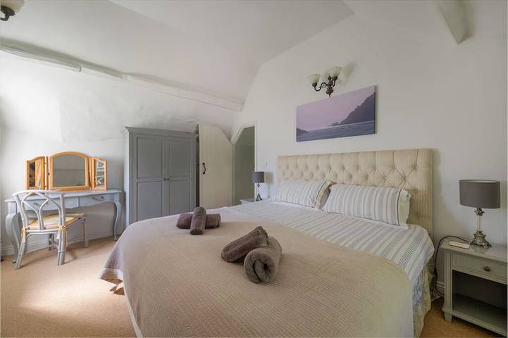 Putsborough Manor Cottage (4 + canapé-lit + lit bébé) Chiens Tennis Plage Jacuzzi Sky TV in Croyde, Devon