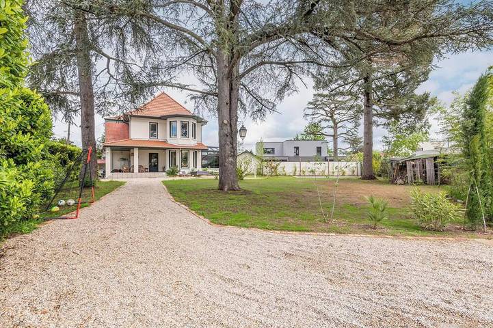 Villa for 9 people, with garden and terrace - 1