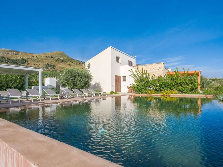 Location de vacances pour 8 personnes, avec jardin et piscine à Scopello - 2