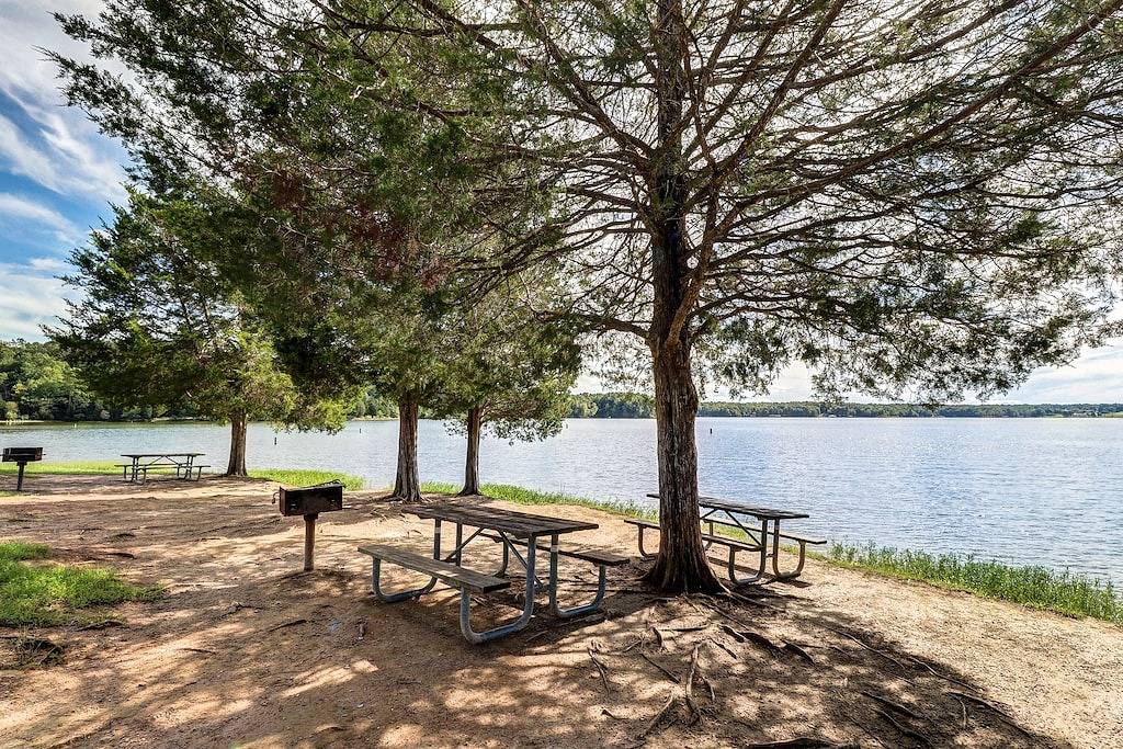 Ganze Wohnung, Wohnung im zweiten Stock mit Küche, Nutzung des Bootsbelegs und Waschmaschine / Trockner in Lake Anna