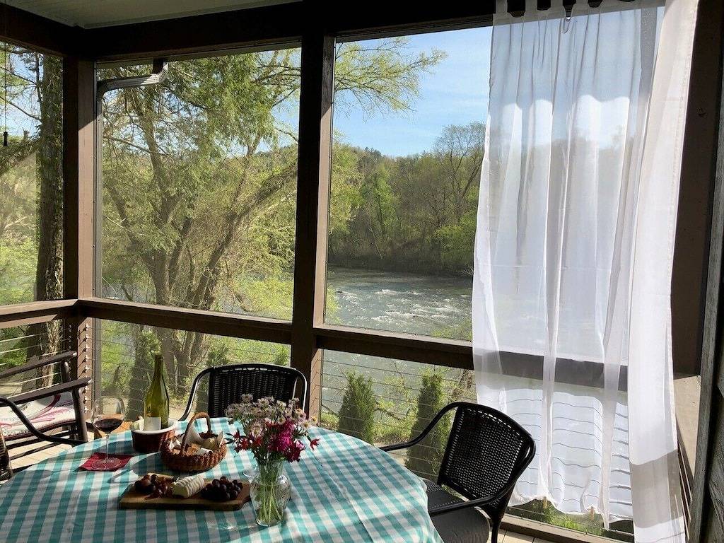 River View-Screened Porches-Vintage Charm-Sleeps 6 in Madison County (NC)