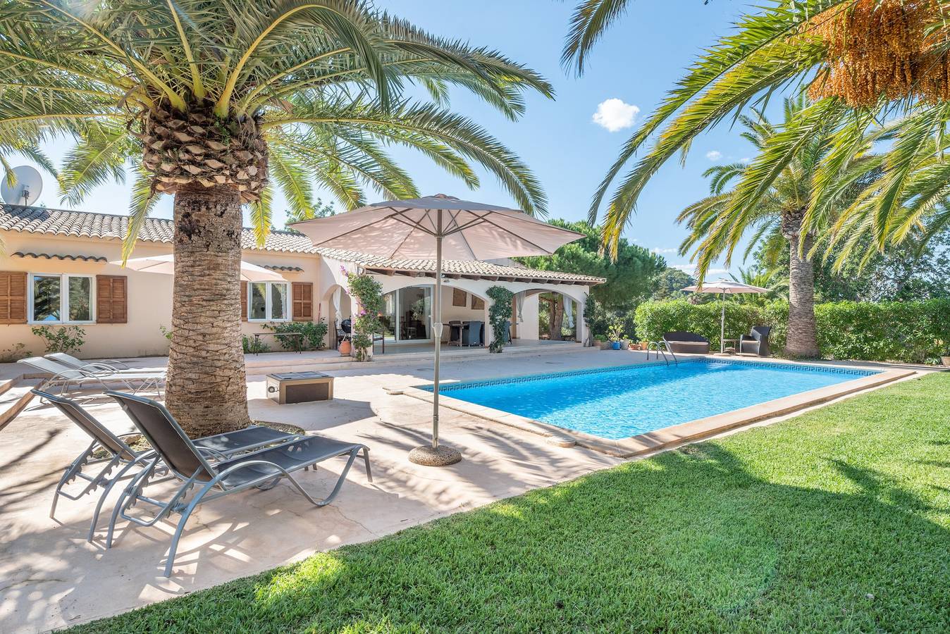 Holiday Home “Polita des Carritxo” with Mountain View, Pool, Garden & Terrace in Es Carritxó, Felanitx
