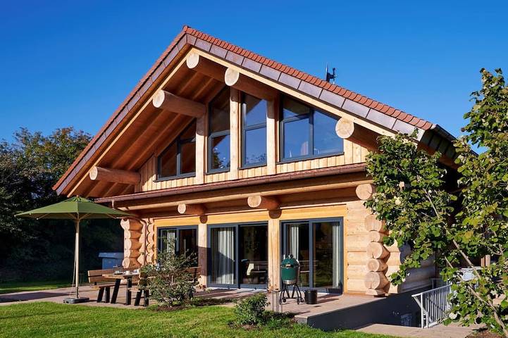Ferienhaus für 8 Personen, mit Whirlpool und Terrasse sowie Garten und Pool in Heitersheim