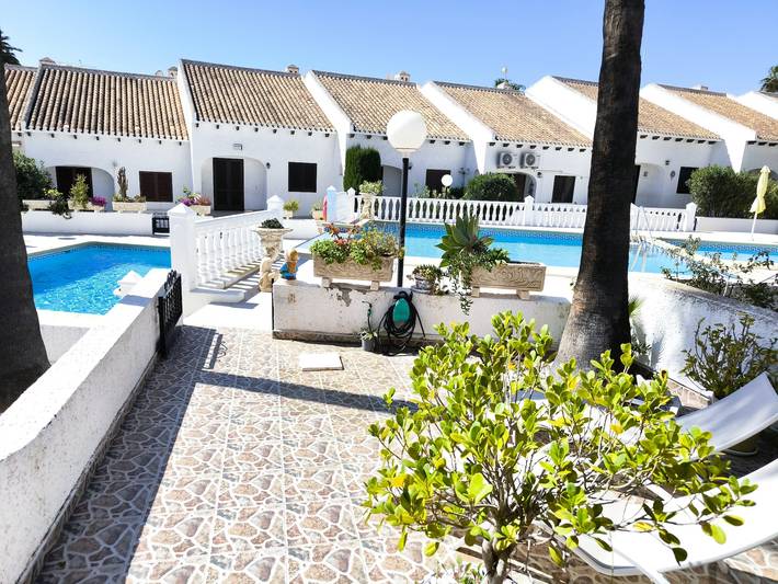Bungalow para 6 personas, con balcón y jardín en Orihuela