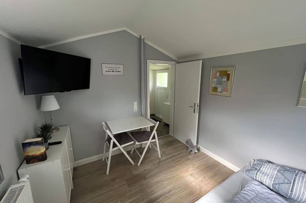 Auszeit am Ems Jade Kanal in Sande, Nordseeküste