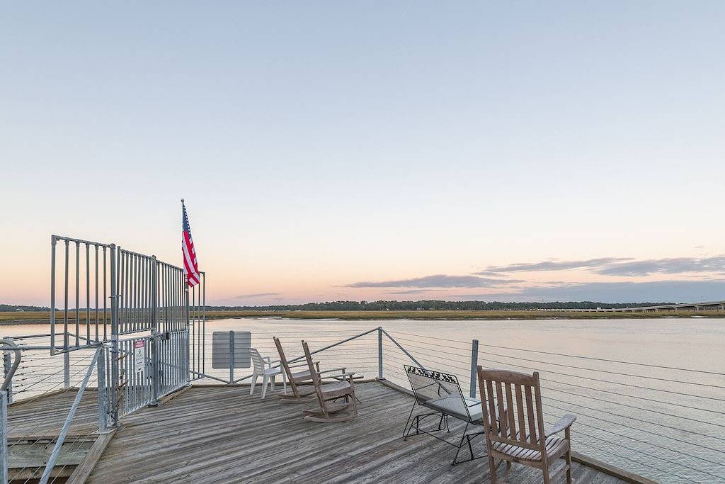 Ganze Wohnung, Charming Coastal Casa on Beaufort's Battery Creek in Port Royal, Parris Island