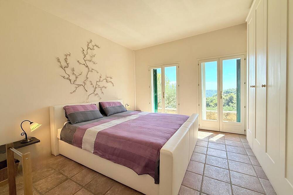 Elegantes Landhaus in ruhiger Hügellage mit Schwimmbad in Dolceacqua, Ligurische Alpen
