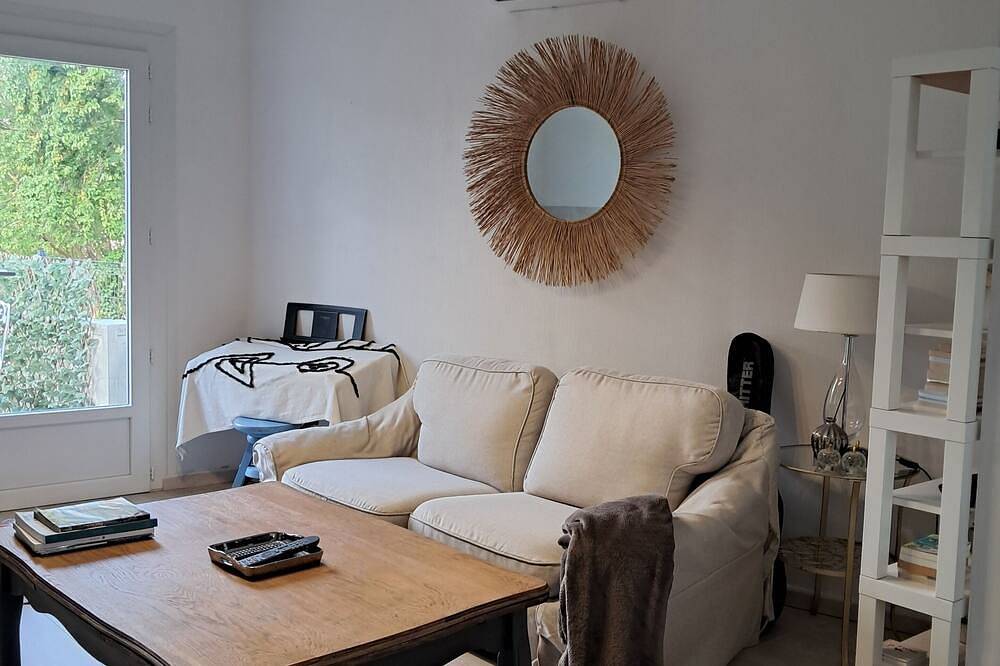 Charming town house with garden in the heart of Saintes in Saintes, Saintes region