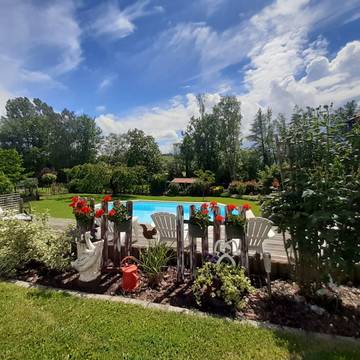 Gîte pour 4 personnes, avec terrasse ainsi que piscine et jardin dans Grand Est