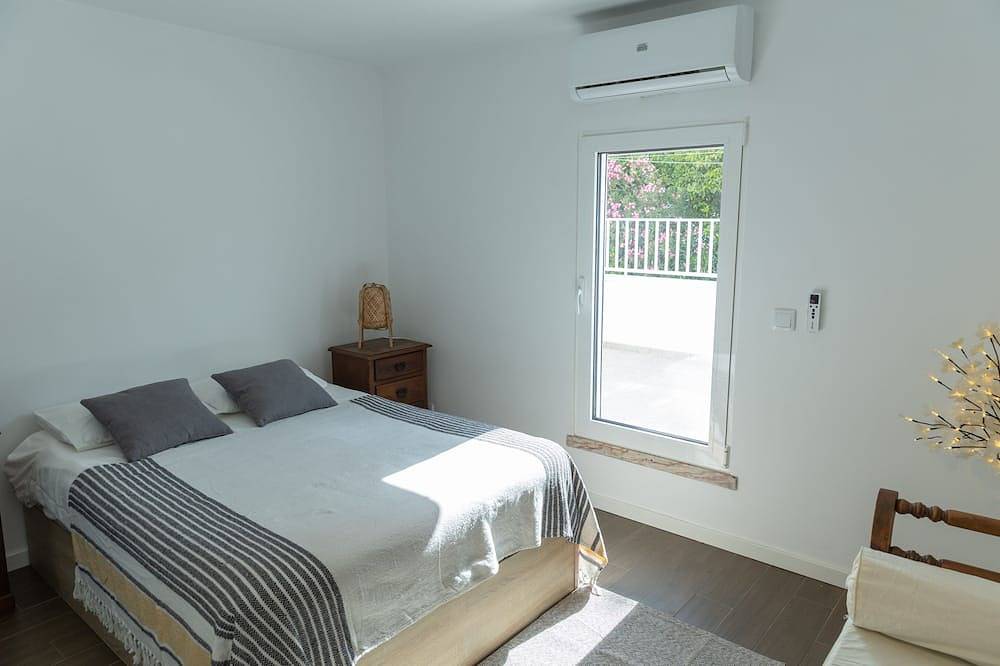 Charming 3-bedroom house, 2 Wc, jacuzzi and barbuecue. Free parking and wi-fi. in Évora, Évora Distrikt