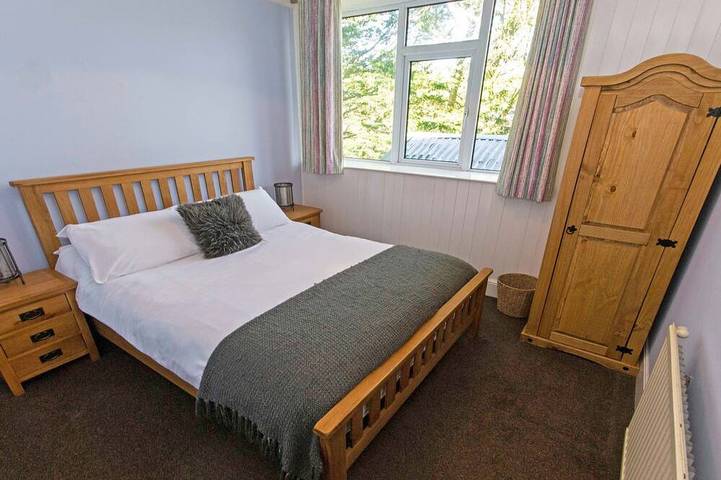Streamways Slps 12-16 Hot Tub* with Views & Cabin in Croyde, Devon
