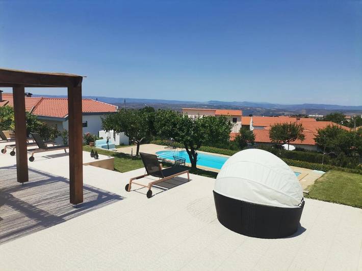 Maison de campagne pour 7 personnes, avec piscine ainsi que vue et jardin dans Felgar