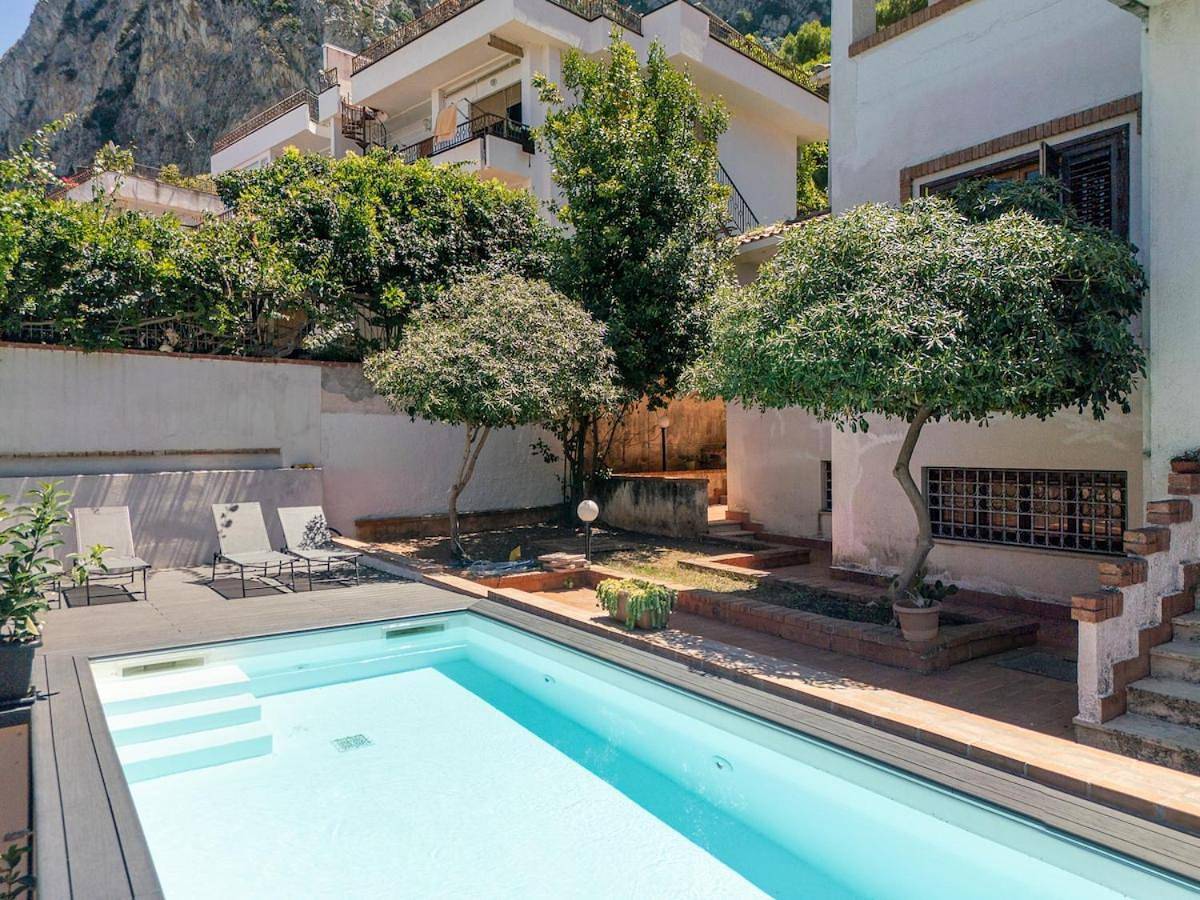 Villa with Private Pool in Addaura, Palermo