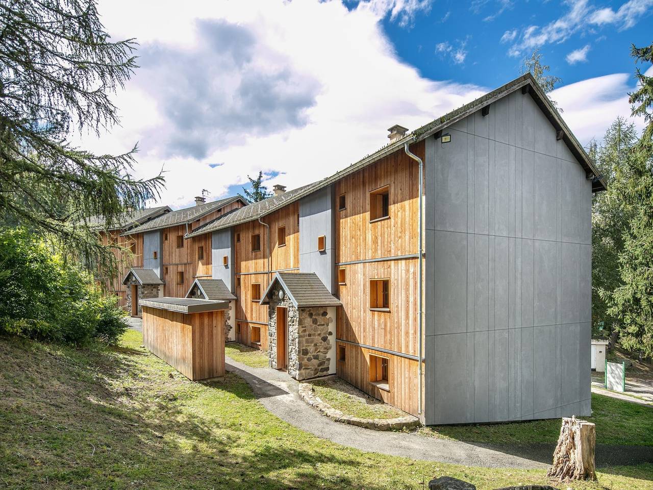 2 Zimmer Apartment 5 Personen 1 Baby Gartenebene in Saint-Léger-les-Mélèzes, Nationalpark Écrins