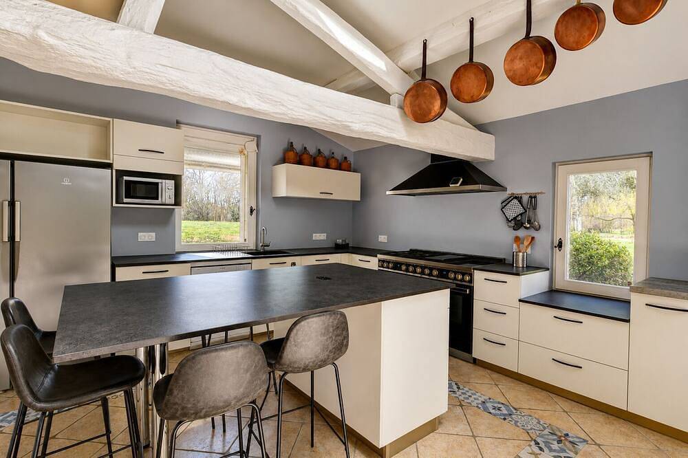 Manoir de charme – 320 m², piscine, wifi et jardins au cœur de la campagne in Dénezé-sous-Doué, Vallée de la Loire